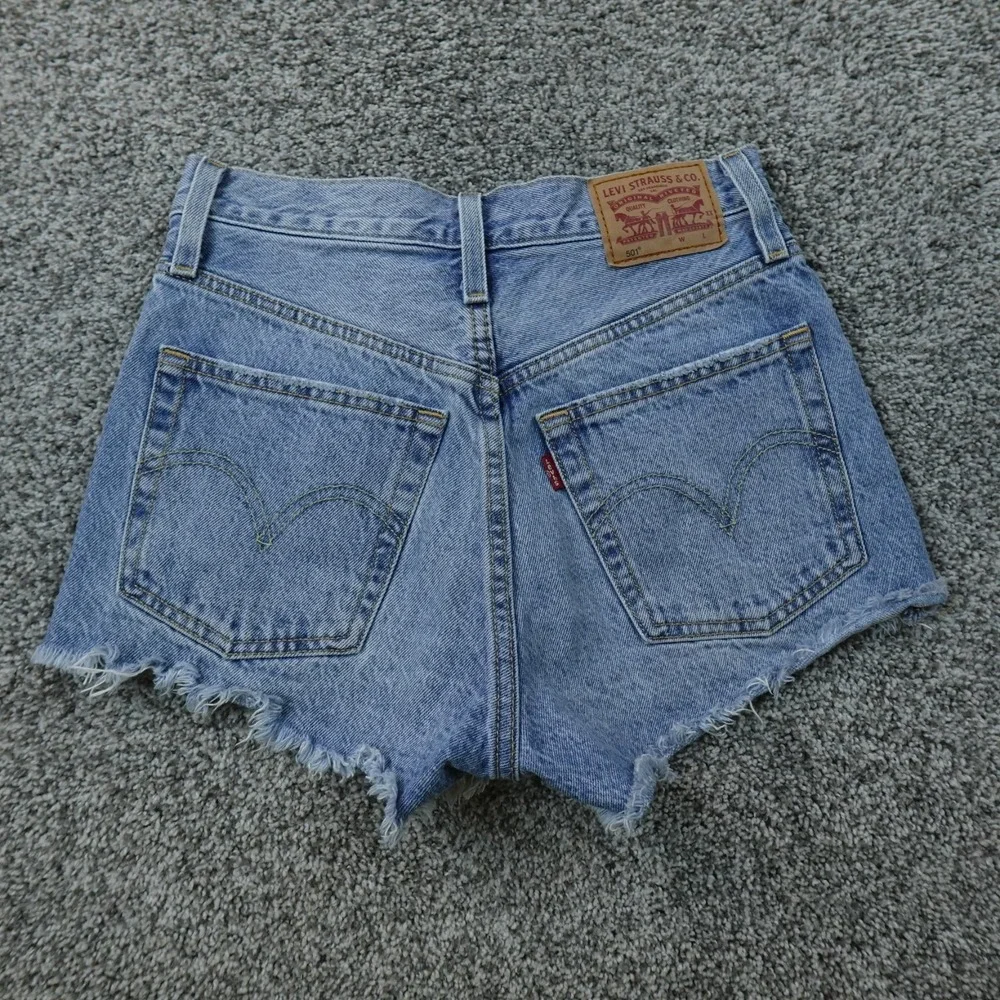 Levis Shorts Womens 24 Light Blue Denim Jean Cut Off Jorts 501 Button Fly Micro